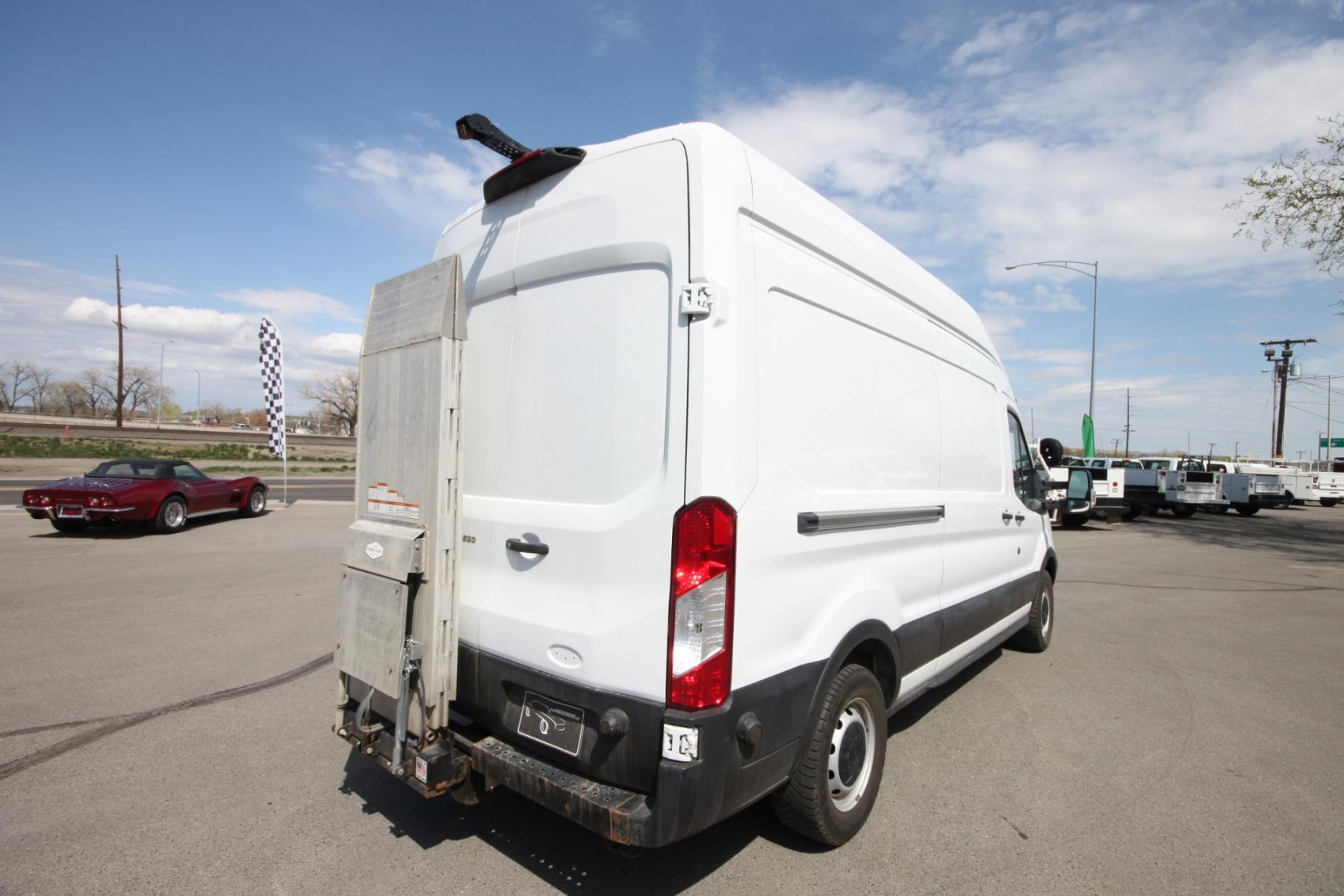 2019 White /Gray Ford Transit 250 250 Van High Roof w/Sliding Pass. 148-in. WB (1FTYR2XMXKK) with an 3.7L V6 DOHC 24V engine, 6A transmission, located at 4562 State Avenue, Billings, MT, 59101, (406) 896-9833, 45.769516, -108.526772 - Photo #4